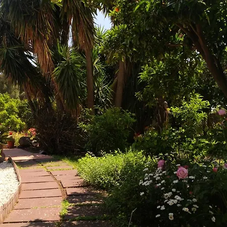 Casanera Bed and Breakfast 4*